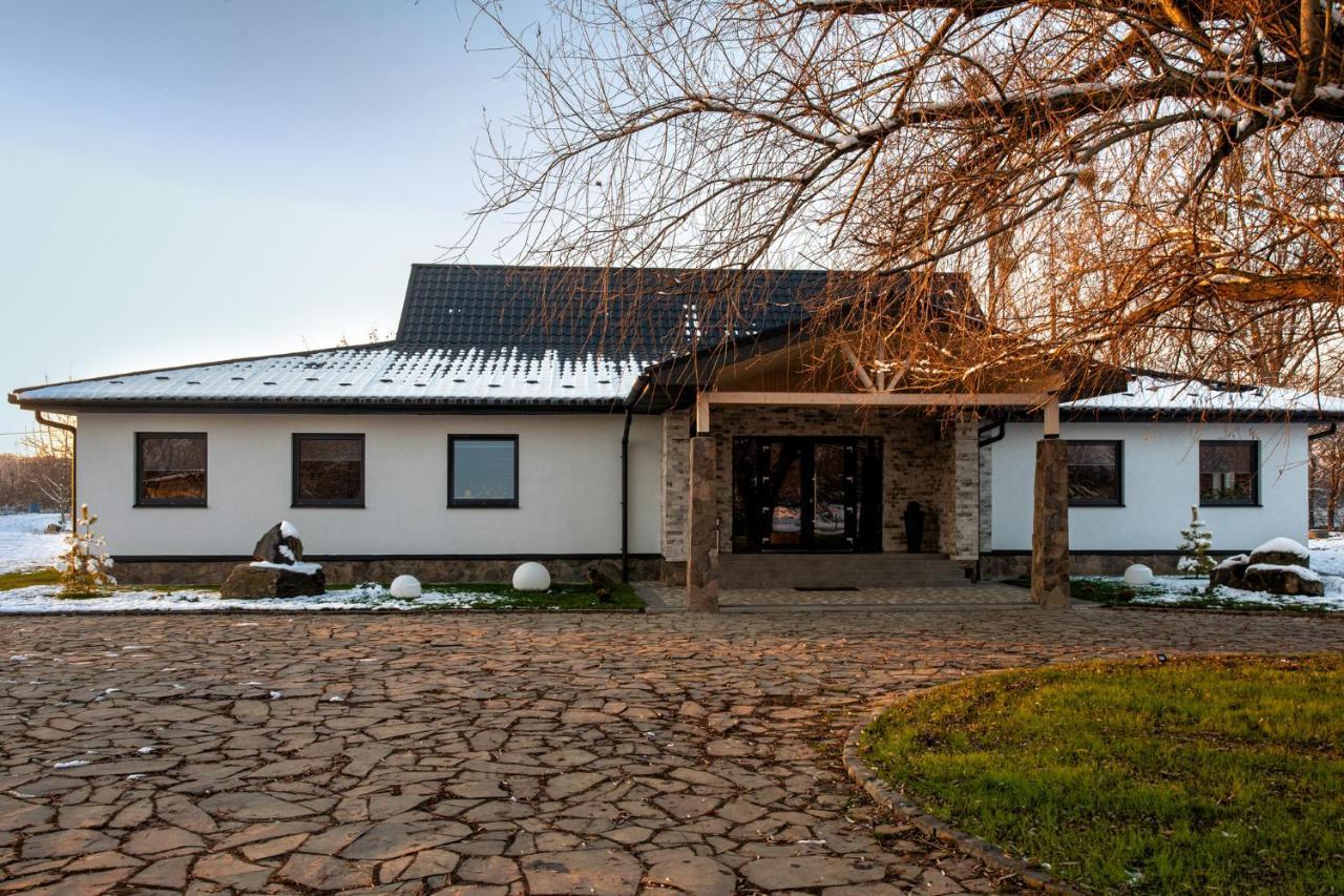 Loft Wood Hotel Mukacheve Exterior photo