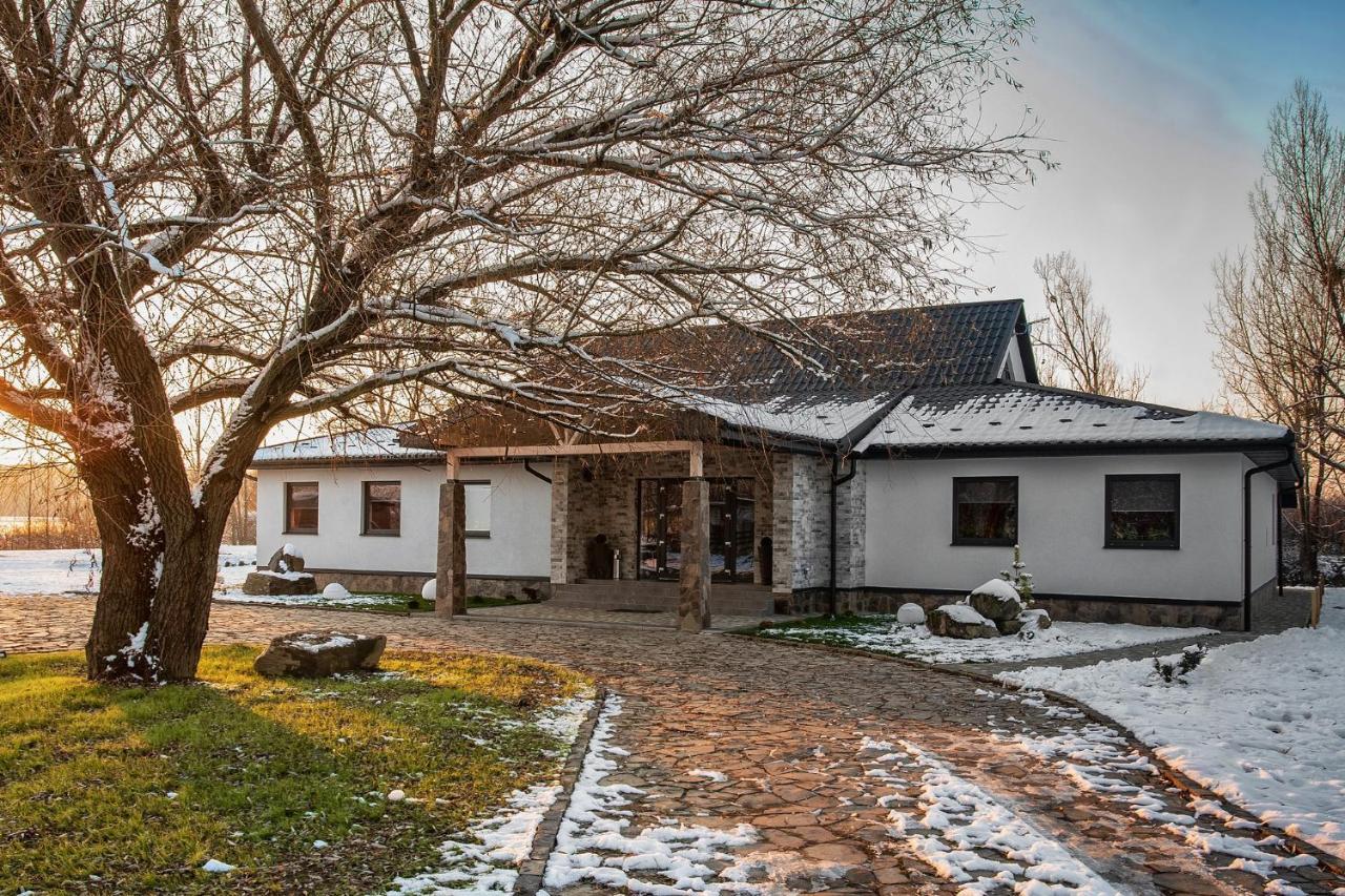Loft Wood Hotel Mukacheve Exterior photo